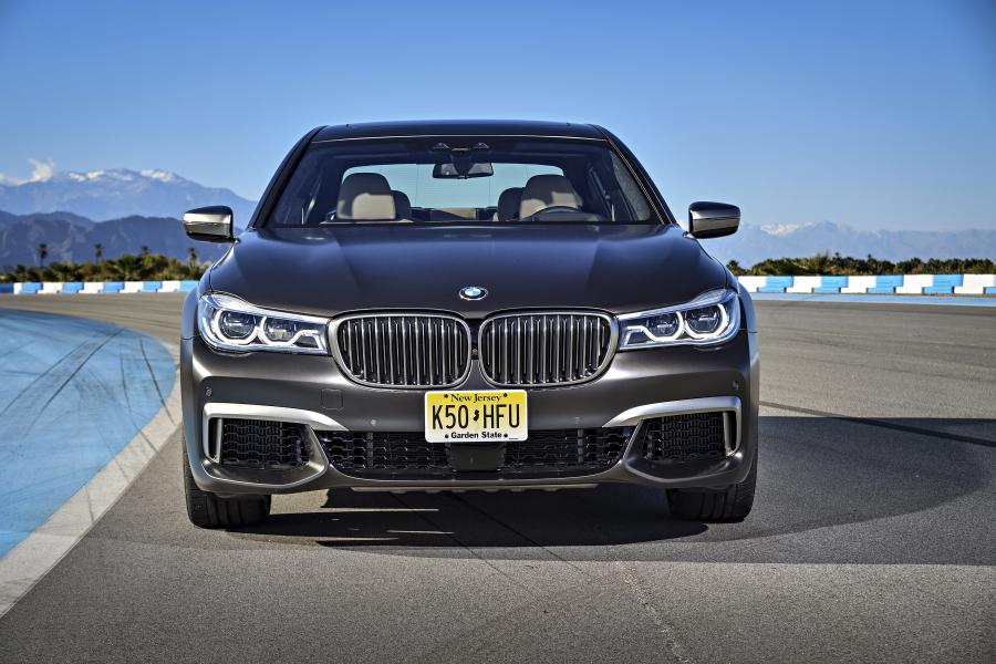 BMW M760i xDrive 2017 года  (NA) (фото 101 из 154)